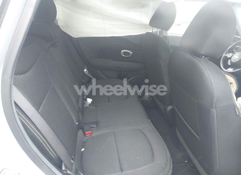 Photo 8 of 2015 Kia Soul + (VIN KNDJP3A50F7814113)