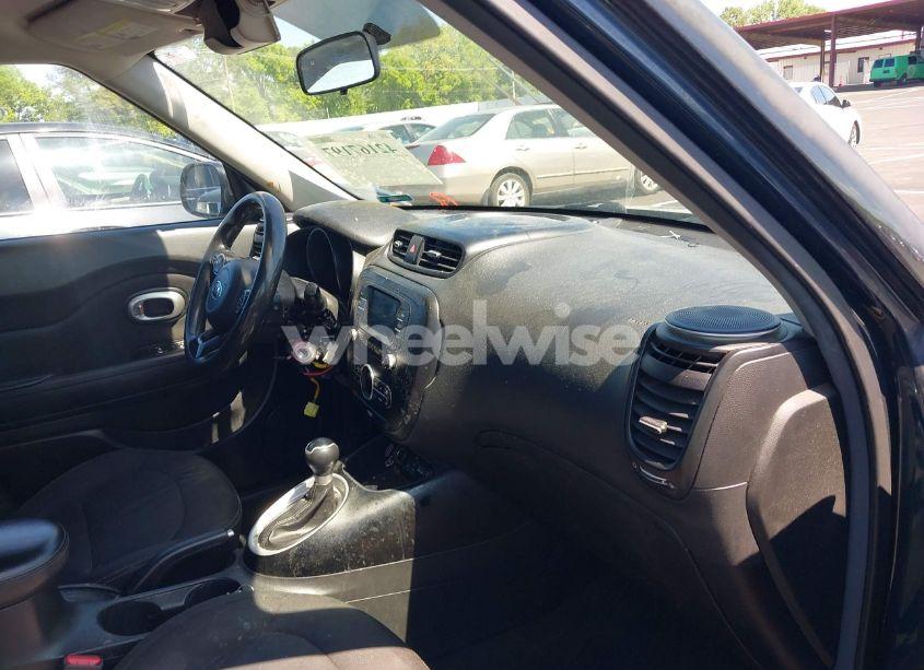 Photo 5 of 2017 Kia Soul + (VIN KNDJP3A50H7474979)