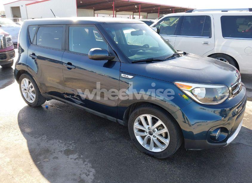2017 Kia Soul + (VIN KNDJP3A50H7501811) main photo