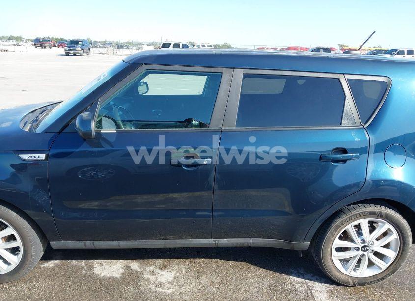 Photo 14 of 2017 Kia Soul + (VIN KNDJP3A50H7501811)