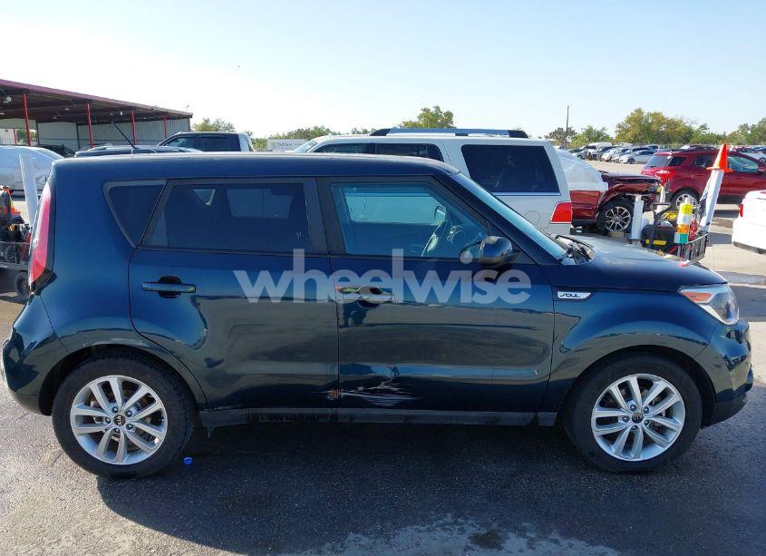 Photo 6 of 2017 Kia Soul + (VIN KNDJP3A50H7501811)