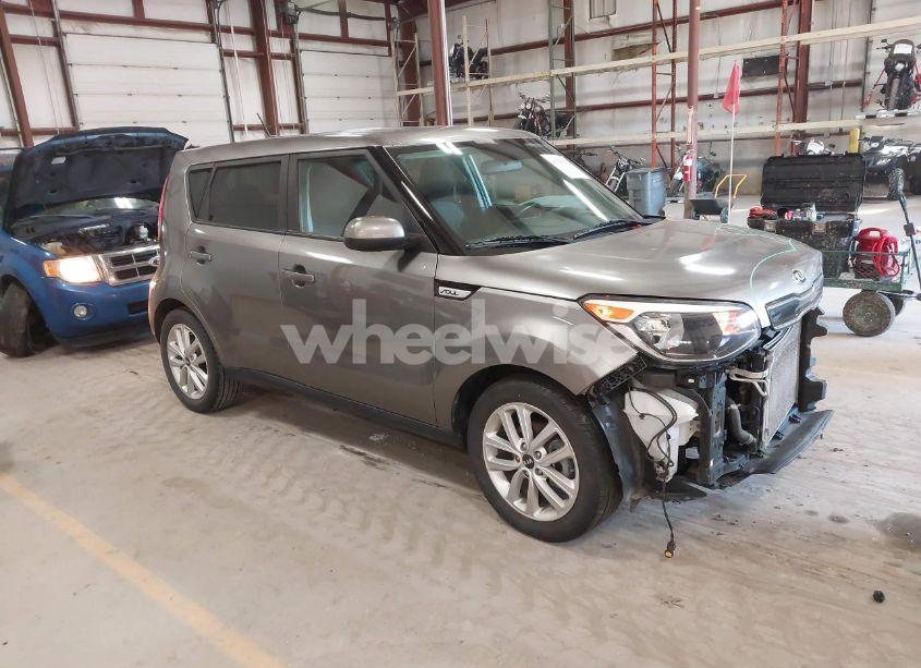 2018 Kia Soul + (VIN KNDJP3A50J7538671) main photo