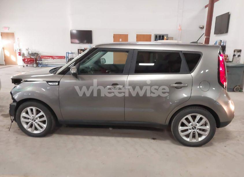 Photo 15 of 2018 Kia Soul + (VIN KNDJP3A50J7538671)