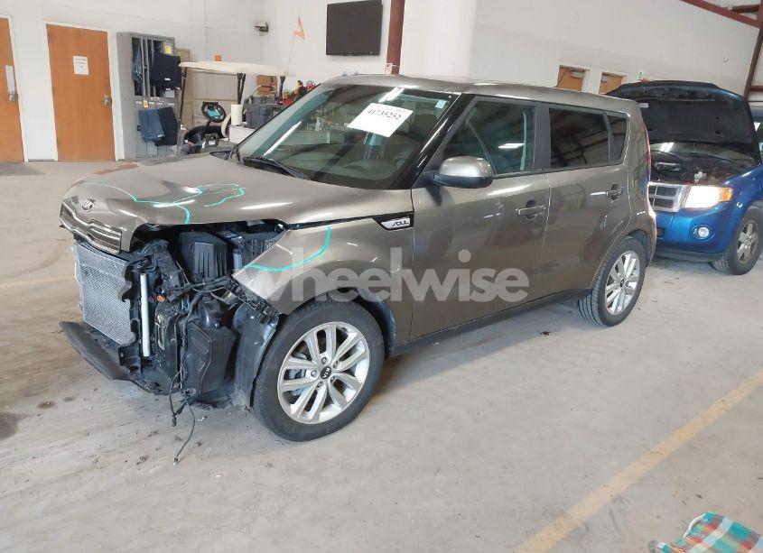 Photo 2 of 2018 Kia Soul + (VIN KNDJP3A50J7538671)