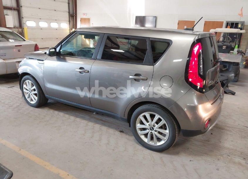 Photo 3 of 2018 Kia Soul + (VIN KNDJP3A50J7538671)