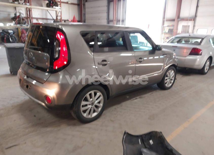 Photo 4 of 2018 Kia Soul + (VIN KNDJP3A50J7538671)