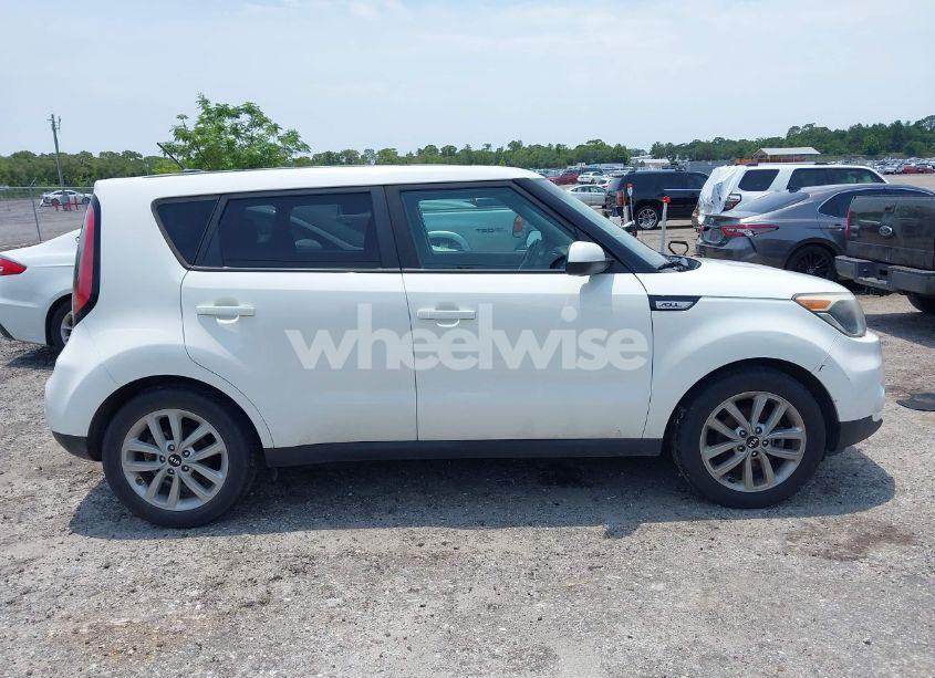 Photo 13 of 2018 Kia Soul + (VIN KNDJP3A50J7550514)
