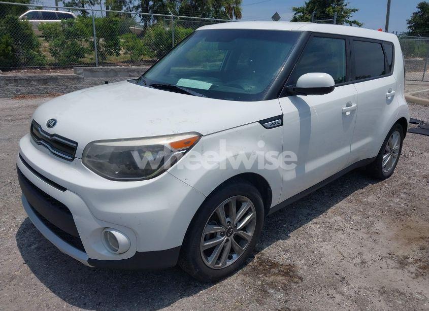 Photo 2 of 2018 Kia Soul + (VIN KNDJP3A50J7550514)