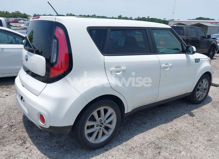 Photo 4 of 2018 Kia Soul + (VIN KNDJP3A50J7550514)
