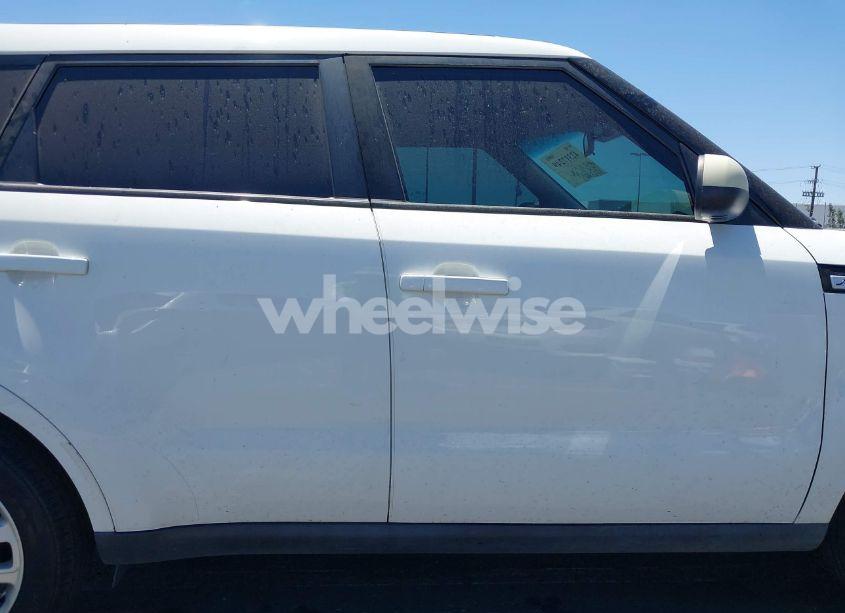 Photo 14 of 2018 Kia Soul + (VIN KNDJP3A50J7577616)