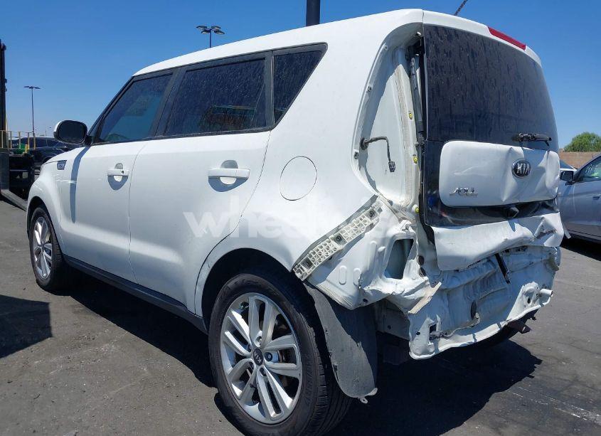 Photo 3 of 2018 Kia Soul + (VIN KNDJP3A50J7577616)