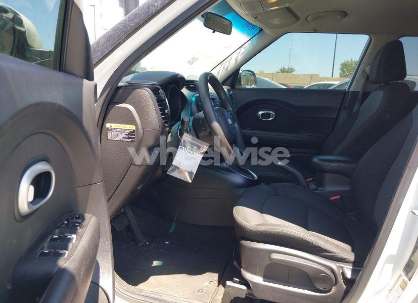 Photo 5 of 2018 Kia Soul + (VIN KNDJP3A50J7577616)