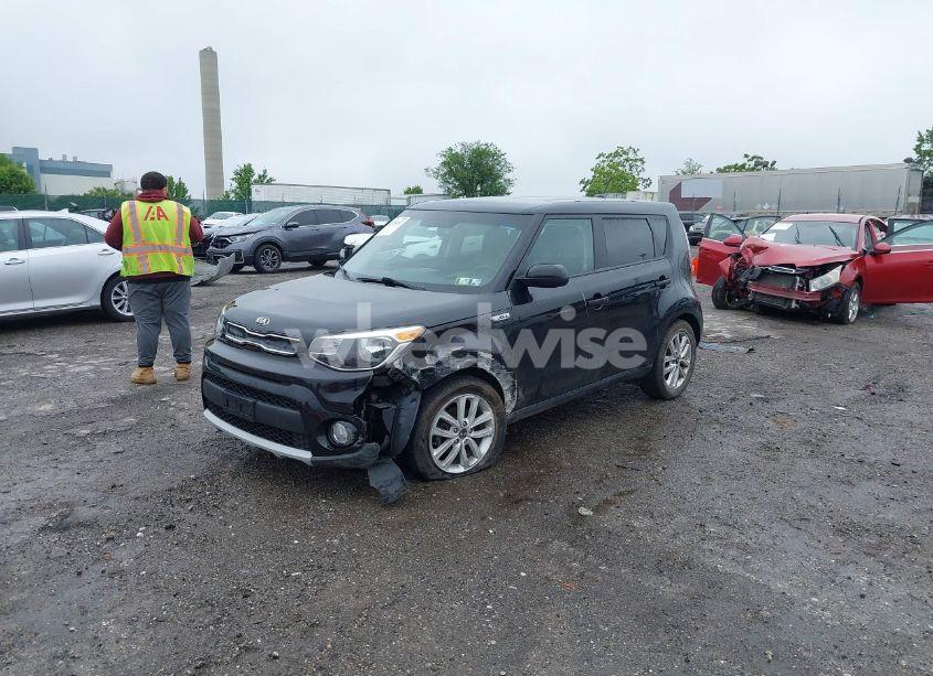 Photo 2 of 2019 Kia Soul + (VIN KNDJP3A50K7918465)