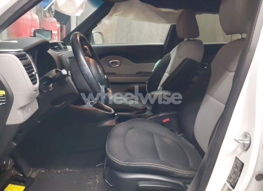 Photo 5 of 2015 Kia Soul + (VIN KNDJP3A51F7187969)