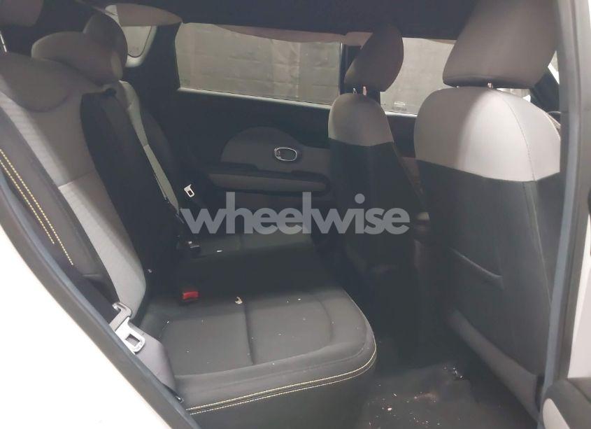 Photo 8 of 2015 Kia Soul + (VIN KNDJP3A51F7187969)