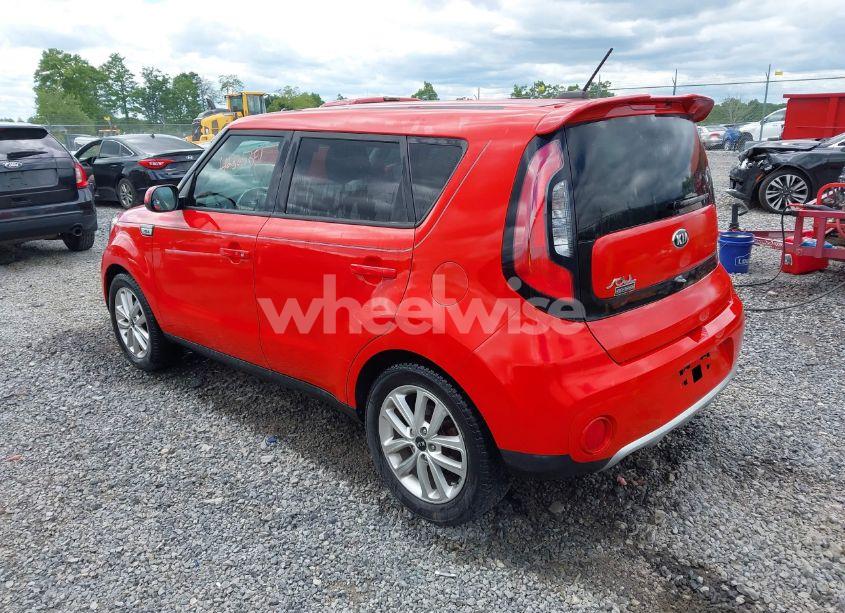 Photo 3 of 2017 Kia Soul + (VIN KNDJP3A51H7455647)