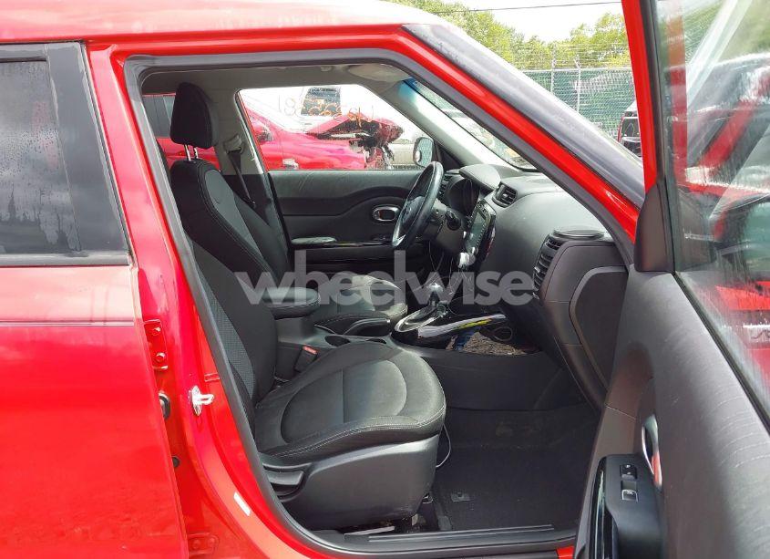 Photo 5 of 2017 Kia Soul + (VIN KNDJP3A51H7455647)