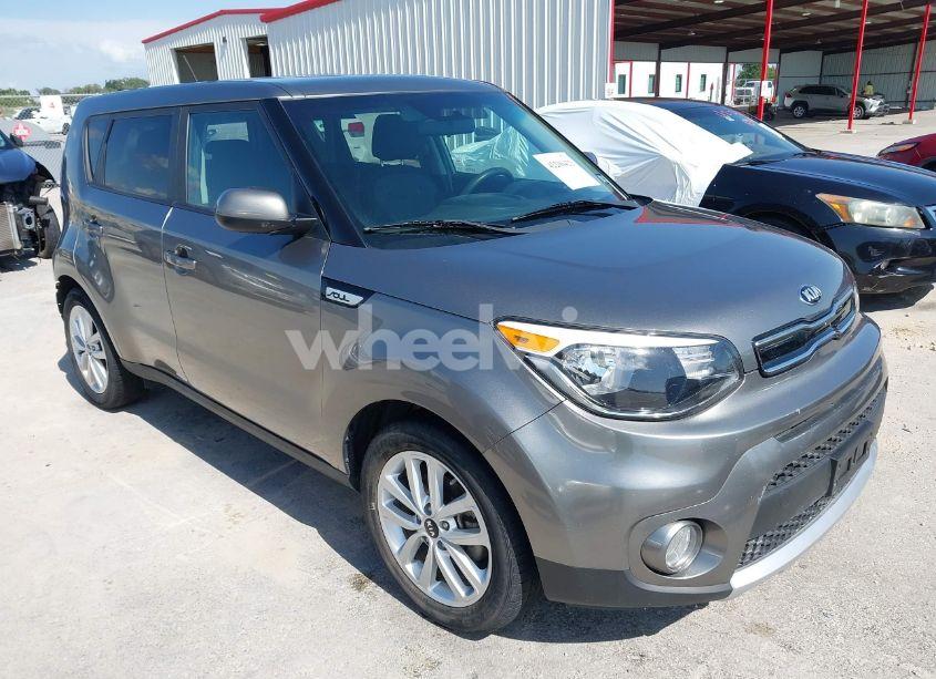 2018 Kia Soul + (VIN KNDJP3A51J7527467) main photo