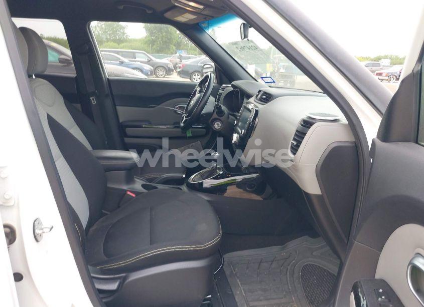 Photo 5 of 2014 Kia Soul + (VIN KNDJP3A52E7022513)