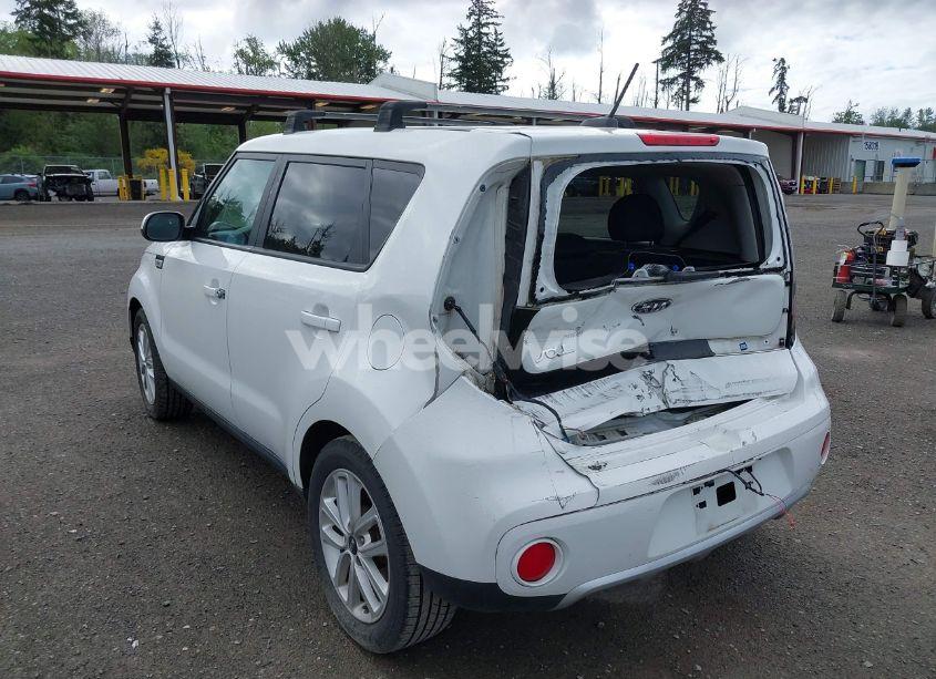 Photo 3 of 2017 Kia Soul + (VIN KNDJP3A52H7491976)