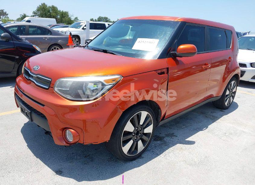 Photo 2 of 2018 Kia Soul + (VIN KNDJP3A52J7579500)