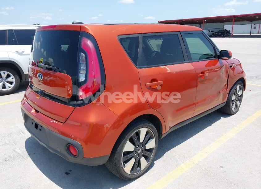 Photo 4 of 2018 Kia Soul + (VIN KNDJP3A52J7579500)