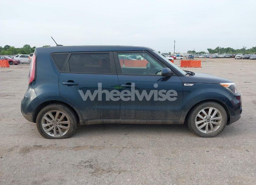 Photo 13 of 2018 Kia Soul + (VIN KNDJP3A52J7600216)