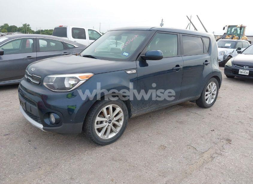 Photo 2 of 2018 Kia Soul + (VIN KNDJP3A52J7600216)