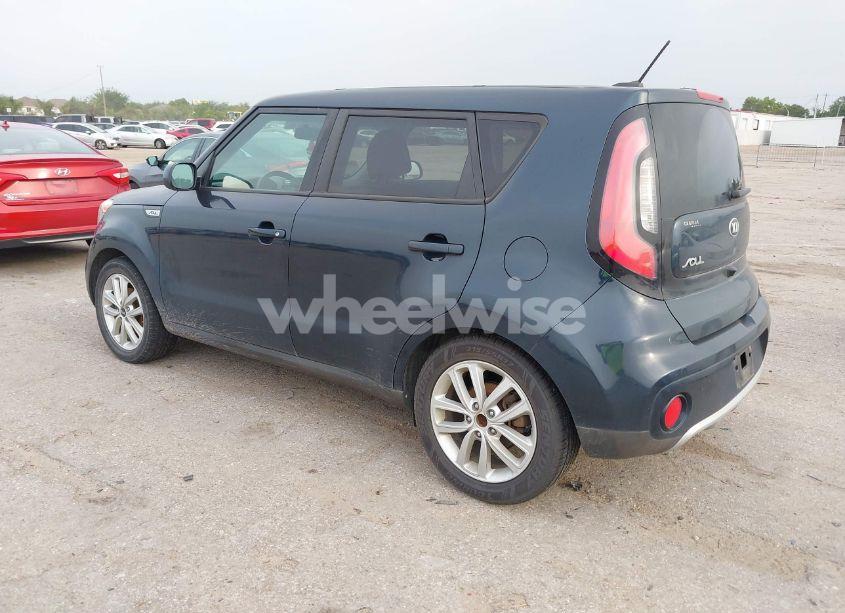 Photo 3 of 2018 Kia Soul + (VIN KNDJP3A52J7600216)