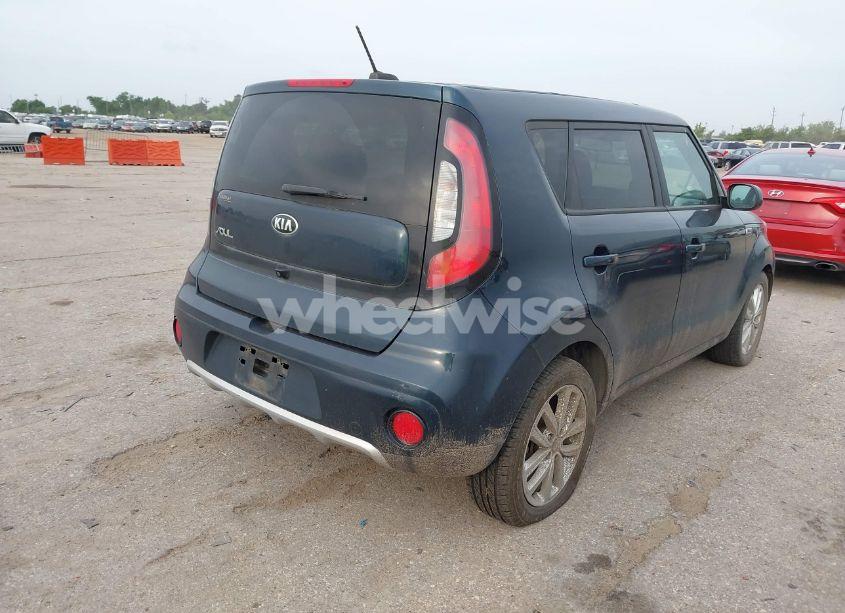 Photo 4 of 2018 Kia Soul + (VIN KNDJP3A52J7600216)