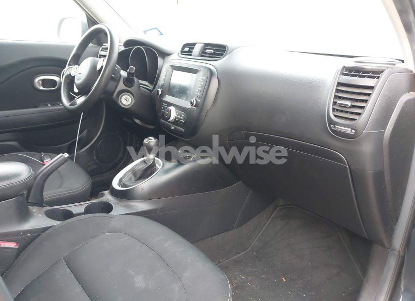 Photo 5 of 2018 Kia Soul + (VIN KNDJP3A52J7600216)