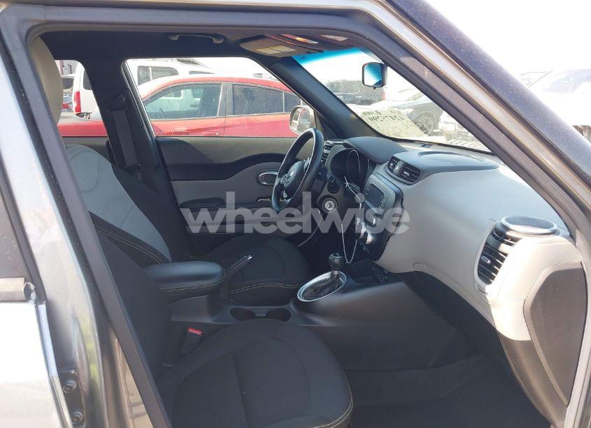 Photo 5 of 2014 Kia Soul + (VIN KNDJP3A53E7080095)