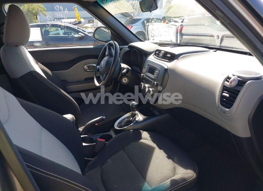 Photo 5 of 2015 Kia Soul + (VIN KNDJP3A53F7182630)