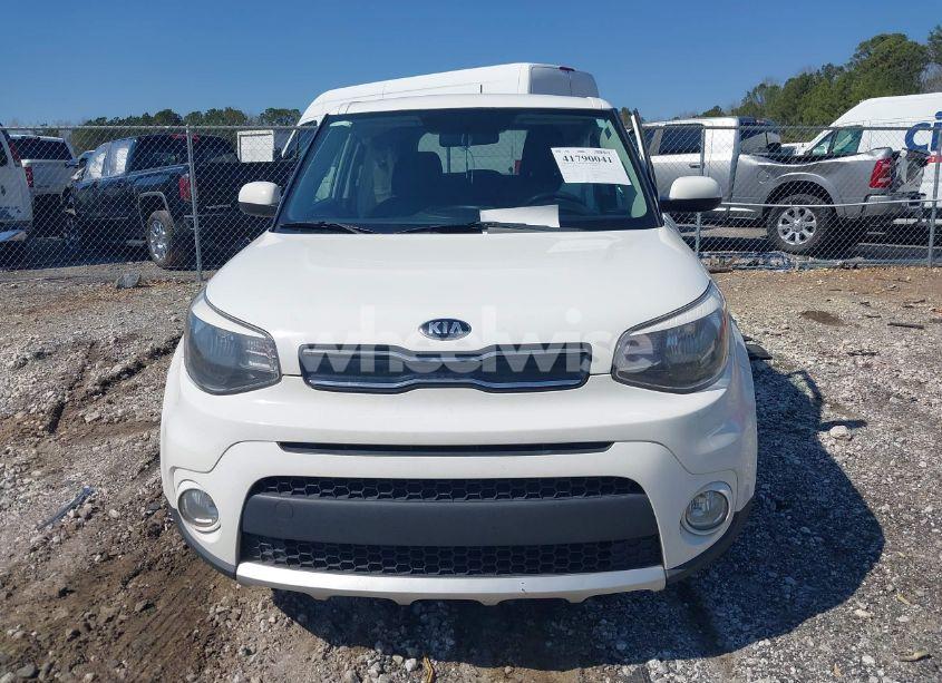 Photo 12 of 2018 Kia Soul + (VIN KNDJP3A53J7560986)