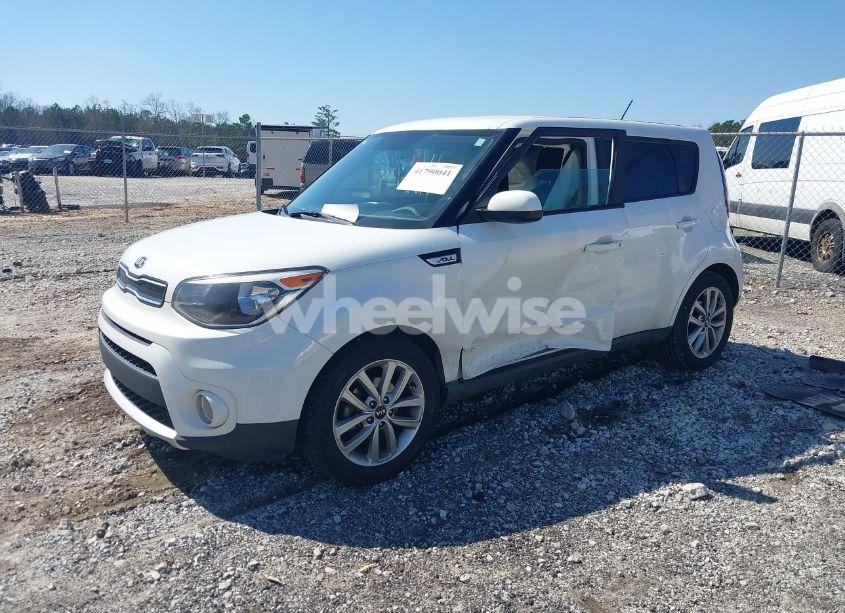 Photo 2 of 2018 Kia Soul + (VIN KNDJP3A53J7560986)