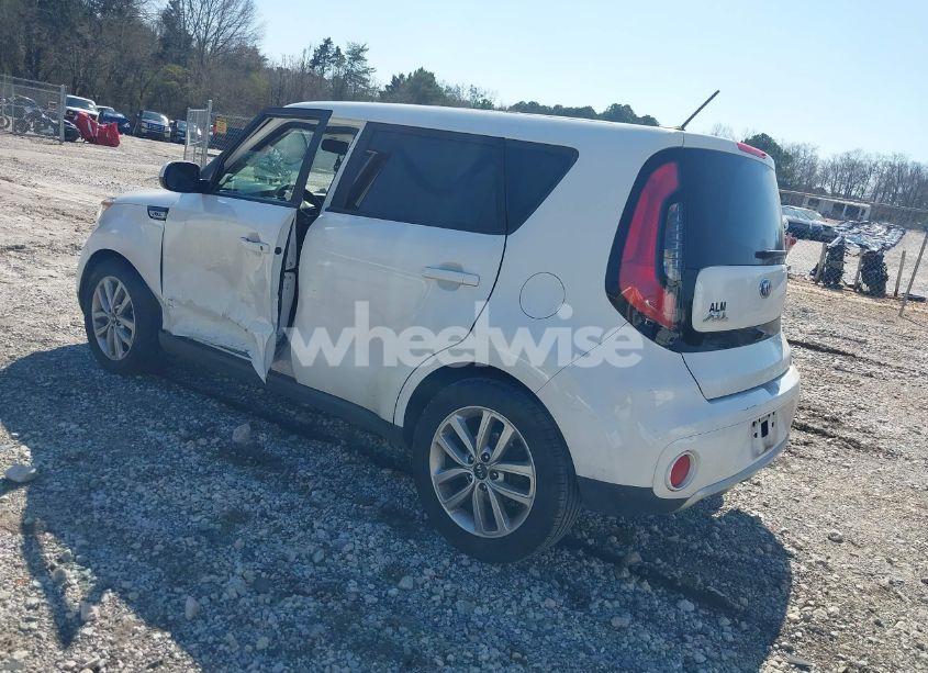 Photo 3 of 2018 Kia Soul + (VIN KNDJP3A53J7560986)