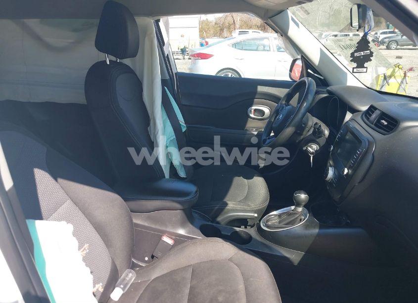 Photo 5 of 2018 Kia Soul + (VIN KNDJP3A53J7560986)