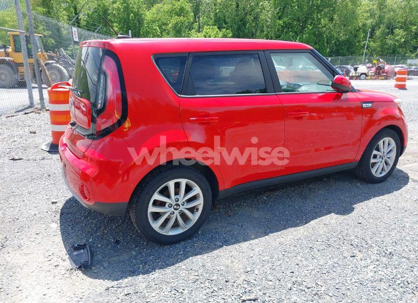 Photo 4 of 2019 Kia Soul + (VIN KNDJP3A53K7632139)