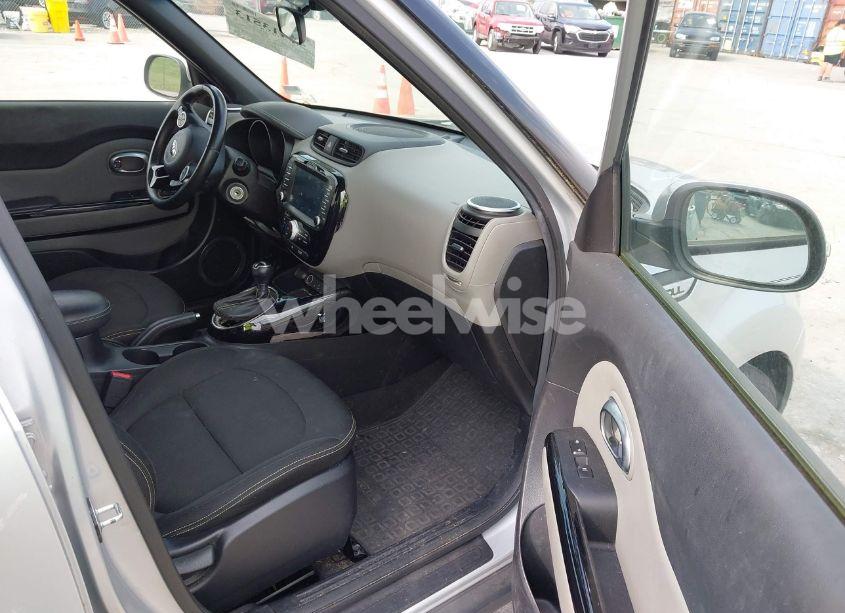 Photo 5 of 2014 Kia Soul + (VIN KNDJP3A54E7731203)