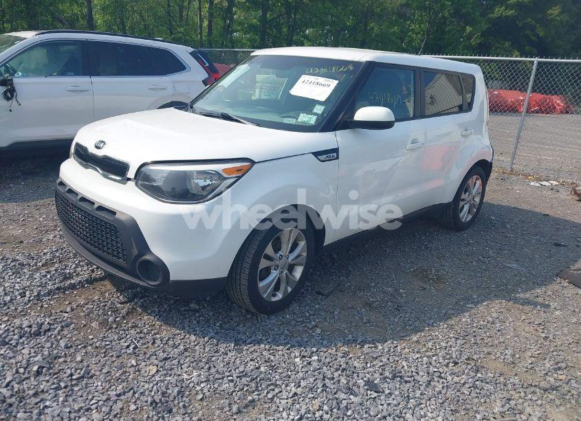 Photo 2 of 2015 Kia Soul + (VIN KNDJP3A54F7130472)