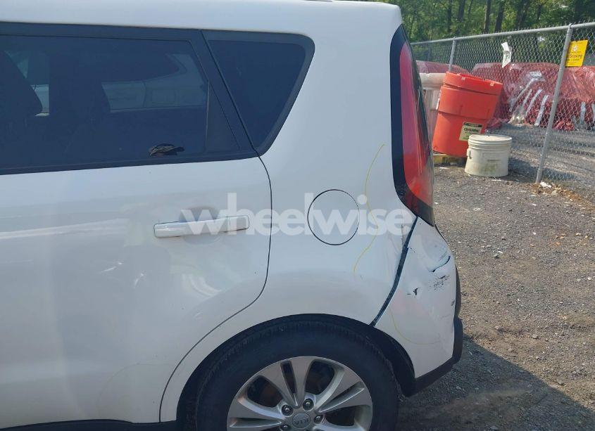 Photo 6 of 2015 Kia Soul + (VIN KNDJP3A54F7130472)