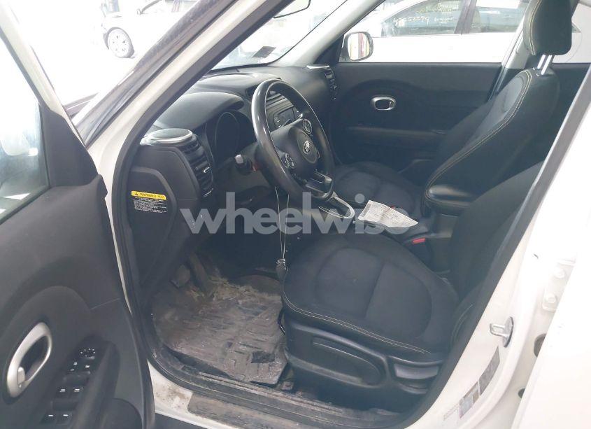 Photo 5 of 2016 Kia Soul + (VIN KNDJP3A54G7239595)