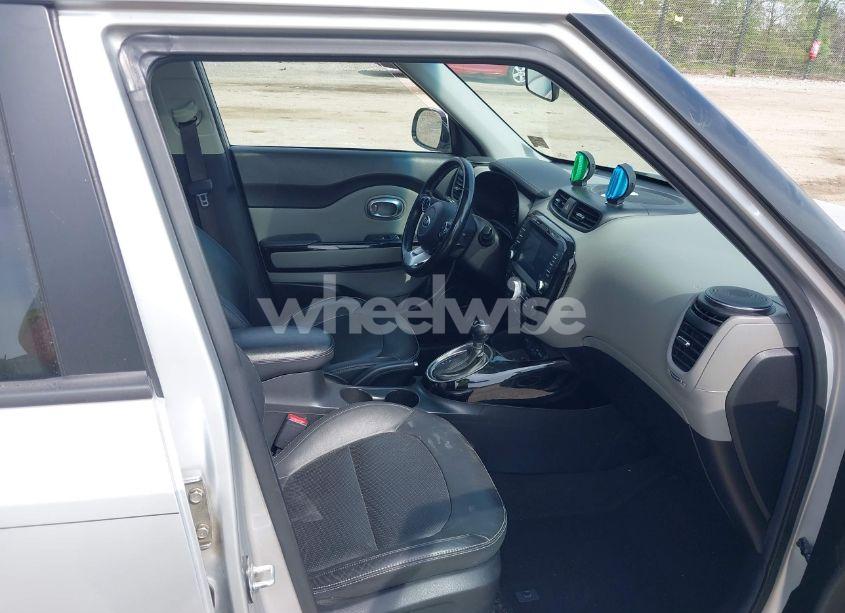 Photo 5 of 2018 Kia Soul + (VIN KNDJP3A54J7613131)