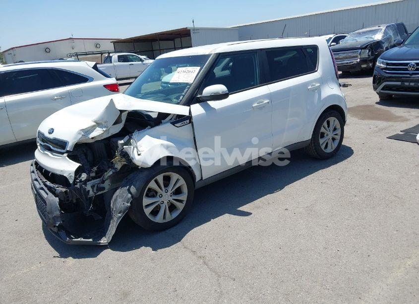 Photo 2 of 2014 Kia Soul + (VIN KNDJP3A55E7074038)