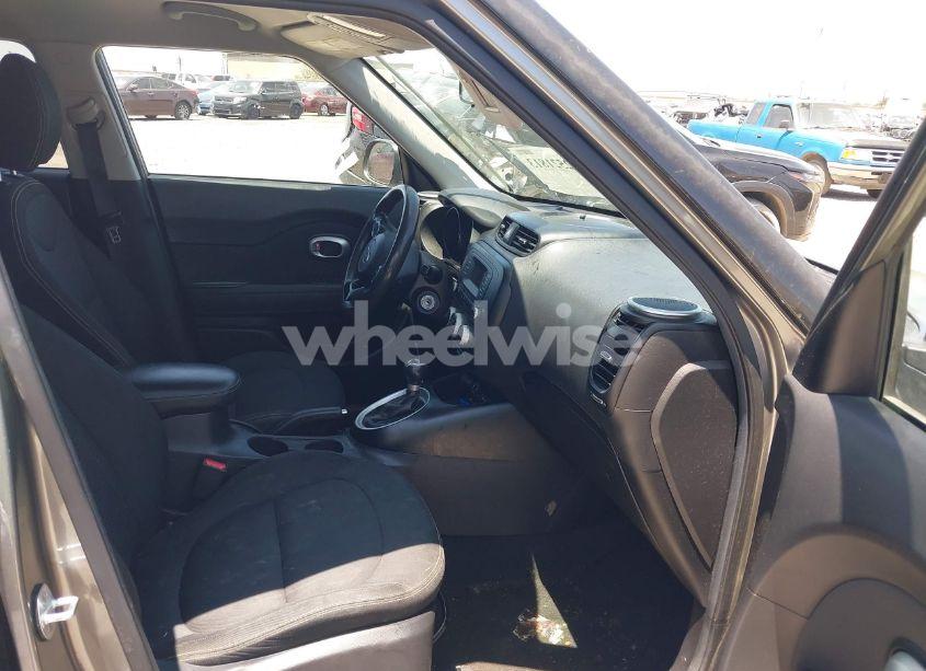Photo 5 of 2015 Kia Soul + (VIN KNDJP3A55F7114538)
