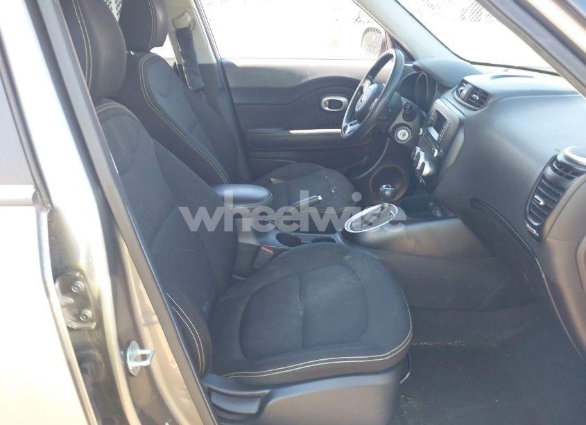 Photo 5 of 2015 Kia Soul + (VIN KNDJP3A55F7182452)