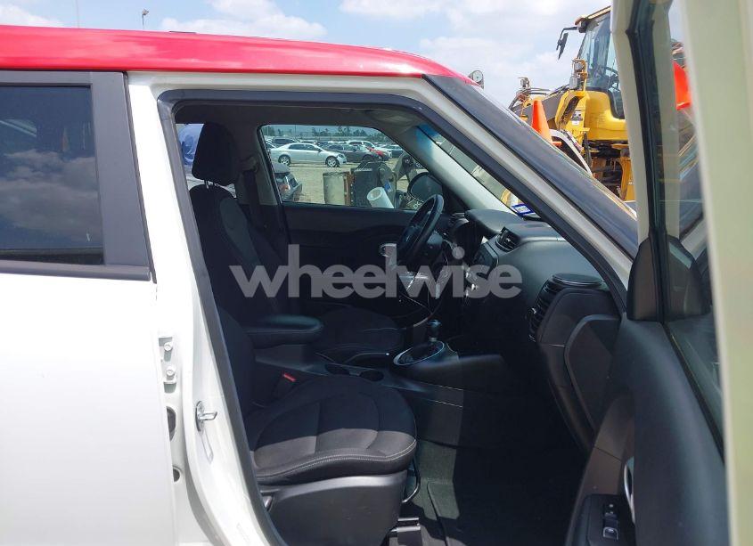 Photo 5 of 2017 Kia Soul + (VIN KNDJP3A55H7410243)