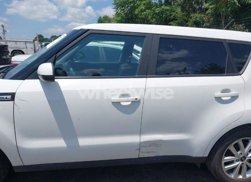 Photo 13 of 2017 Kia Soul + (VIN KNDJP3A55H7500198)