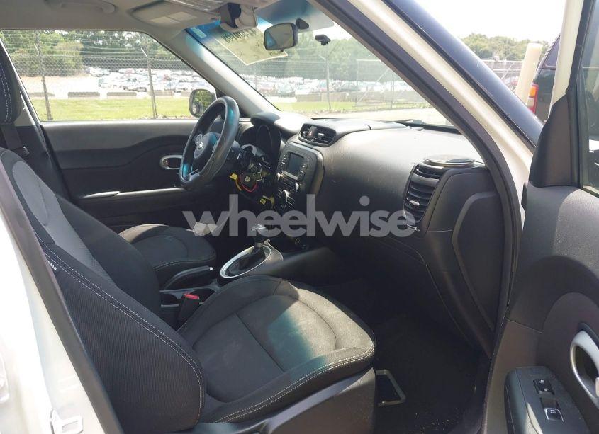 Photo 5 of 2017 Kia Soul + (VIN KNDJP3A55H7500198)