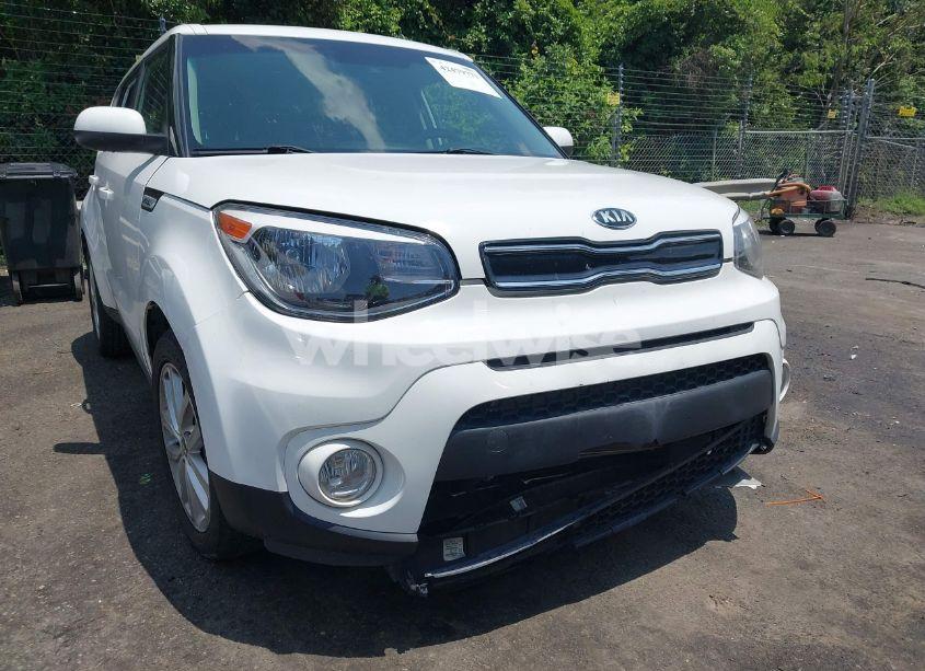 Photo 6 of 2017 Kia Soul + (VIN KNDJP3A55H7500198)
